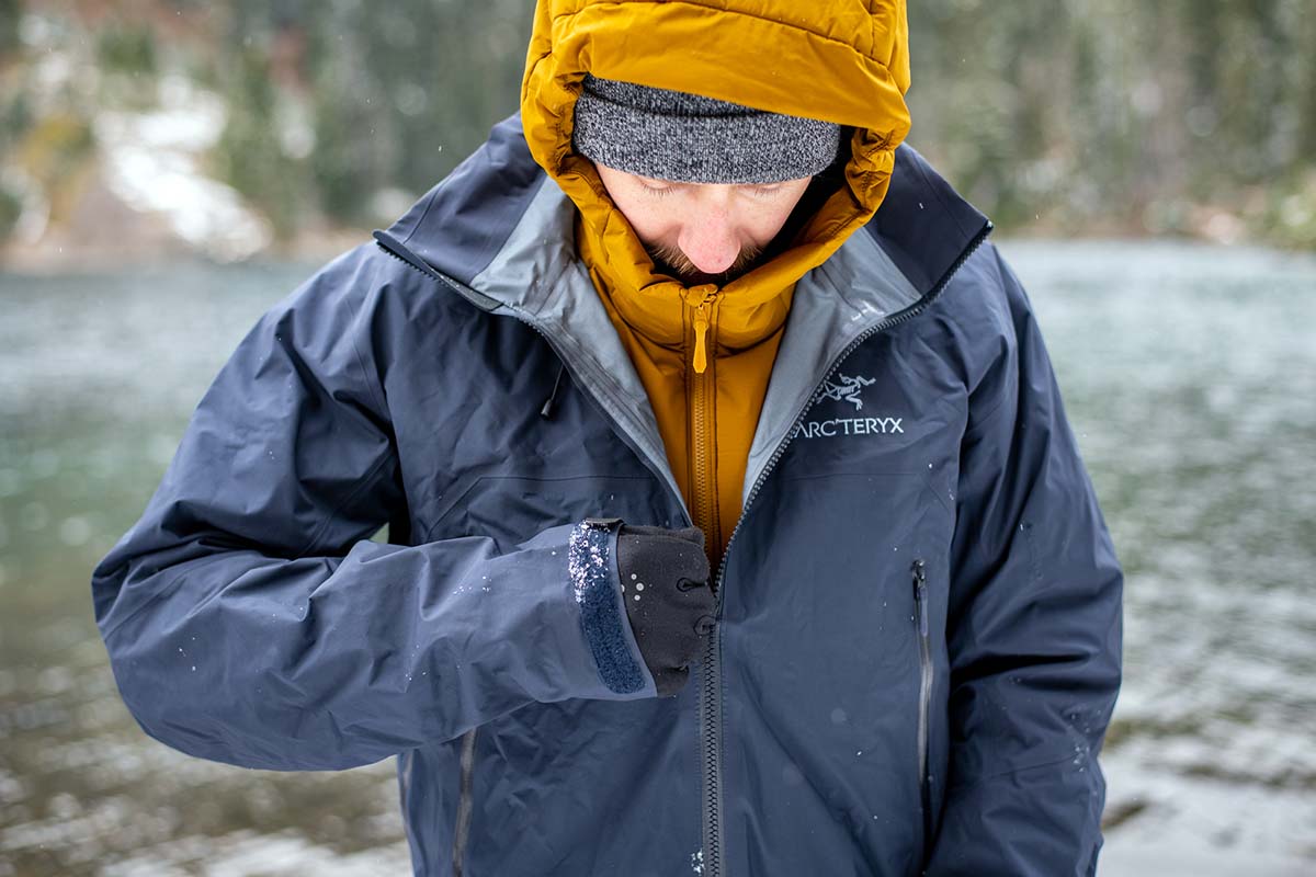 Zipping up jacket in snow (Arc'teryx Beta AR hardshell)